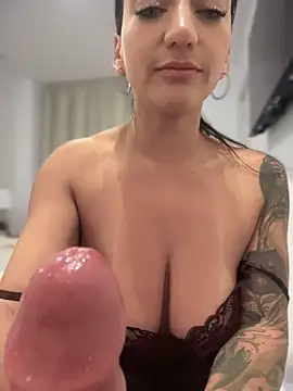 Ninabigtitied's cam snapshot