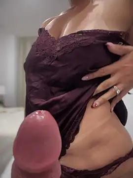 Ninabigtitied's cam snapshot