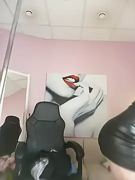 Women-pleasures live sex cam