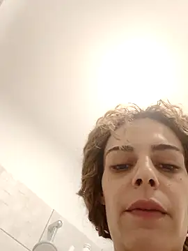 WhiTEChocOlaTE23's cam snapshot