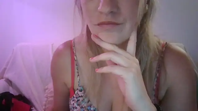 Pxetiteblonde1's cam snapshot