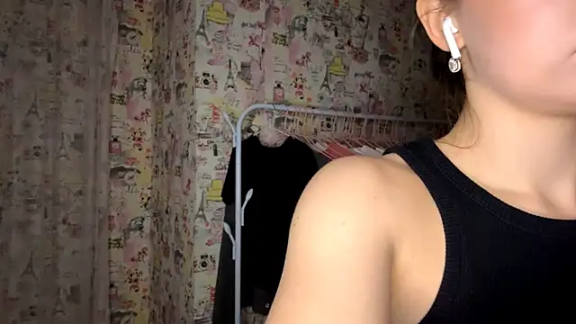 EllieBerrie's cam snapshot