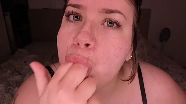 MaeNoir live sex cam