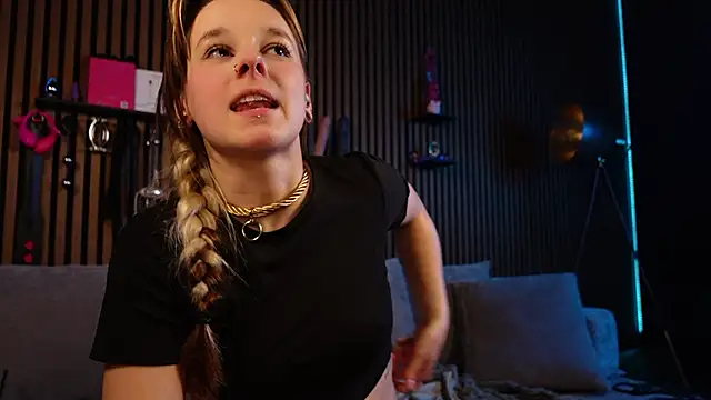 Izzy_Inked live sex cam