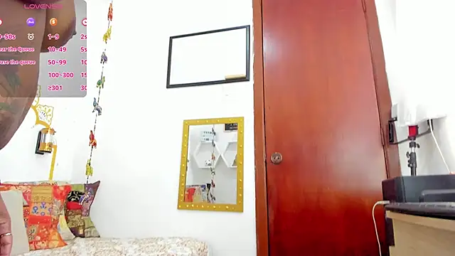 LadyNahir live sex cam