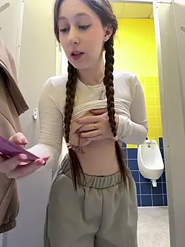 FroggyAnna live sex cam