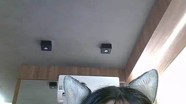 SkinnyKitten live sex cam