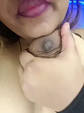 Aafreen_senn's cam snapshot