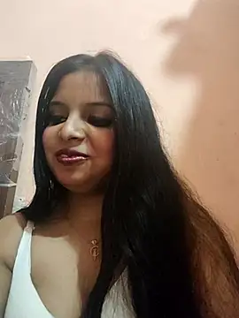 Maahhii_2 live sex cam