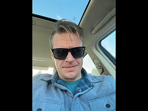 DILFiGuess1's cam snapshot