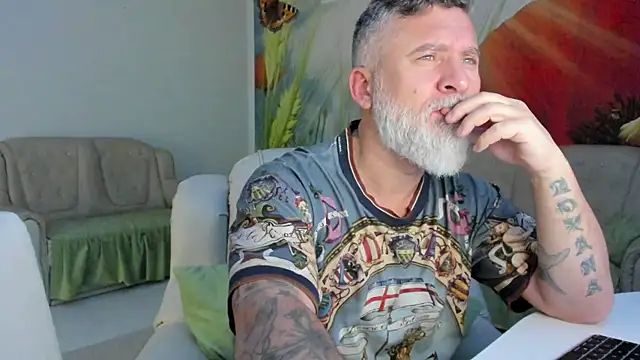 BlowMyXXL live sex cam