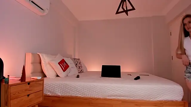 Miya_Nika live sex cam