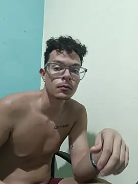 Calebchiquitoricci live sex cam