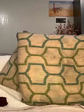 CurvyDesire1 live sex cam