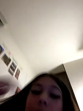 Alyshanon18 live sex cam