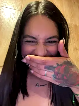 charlotte_stevenss_'s cam snapshot