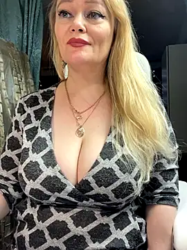 Sweet-blonde live sex cam