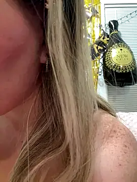 LoveShae_'s cam snapshot