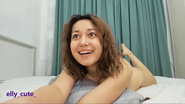 Elly_Cute's cam snapshot