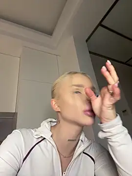 blonde_di live sex cam