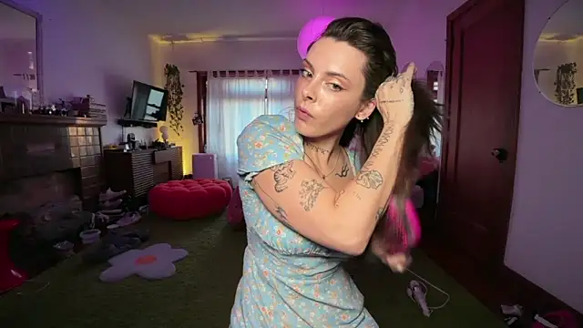 GennaJames live sex cam