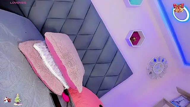 Amira_Ember live sex cam