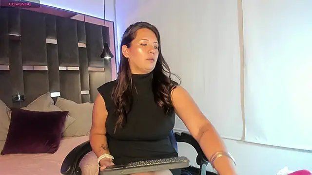 VelvetFox_69's cam snapshot