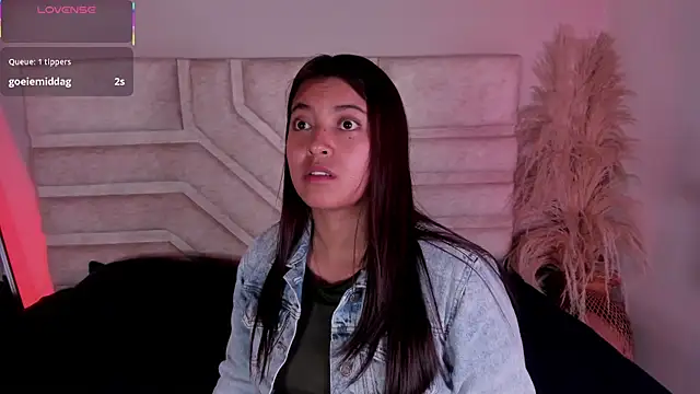 Rebeca_Williams_'s cam snapshot