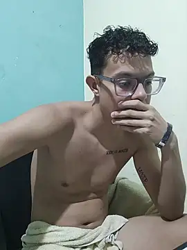 Calebchiquitoricci live sex cam