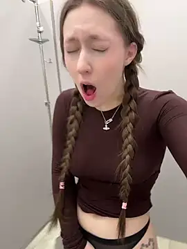 FroggyAnna live sex cam