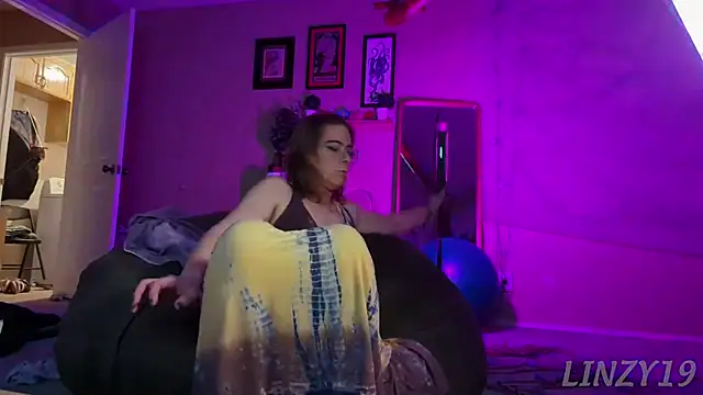 Linzy_19 live sex cam