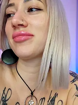 Gina-Lumara live sex cam