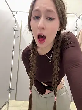 FroggyAnna live sex cam