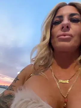 blondiluvsanal live sex cam