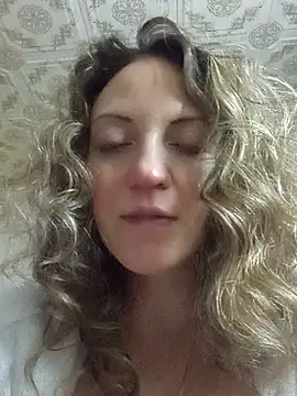 KattyLuuu's cam snapshot