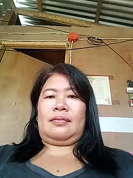 Lovelywoman43 live sex cam