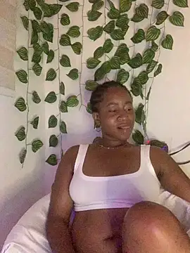 MISSMAYMADMYDAY's cam snapshot