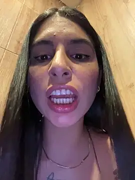 charlotte_stevenss_'s cam snapshot