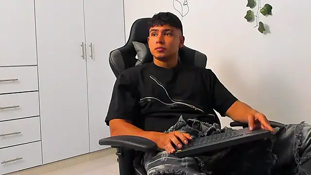 Bray_Kevin live sex cam