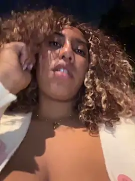 lauraltt live sex cam