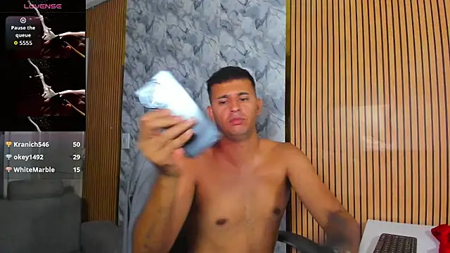 Hideintheoffice live sex cam