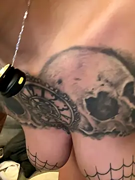 Rae_Lil_White live sex cam