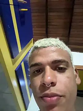 MrLeoLatino's cam snapshot