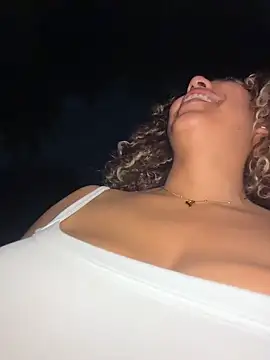 lauraltt live sex cam