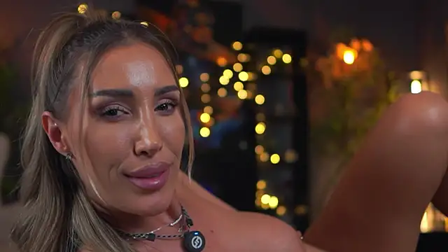 Evelyn_Evyyy live sex cam