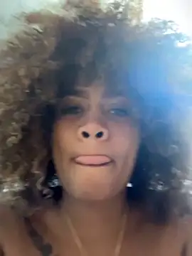 riri_brunnete live sex cam