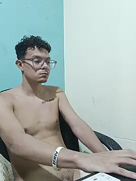 Calebchiquitoricci live sex cam