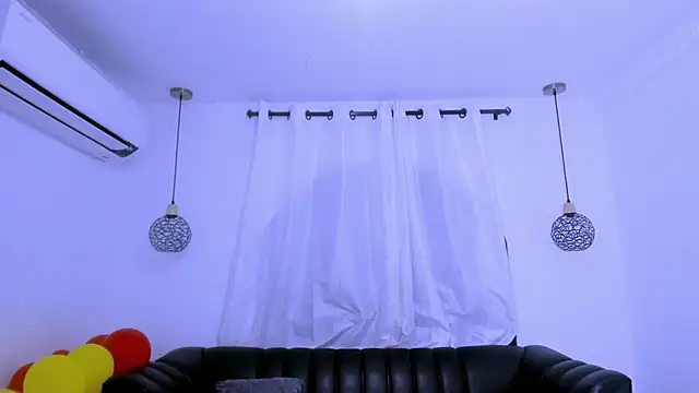 nahomy_ryans live sex cam