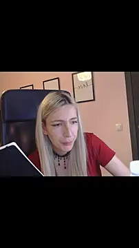 BarbieBlondieGirl's cam snapshot