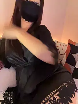 Lola-Bee's cam snapshot